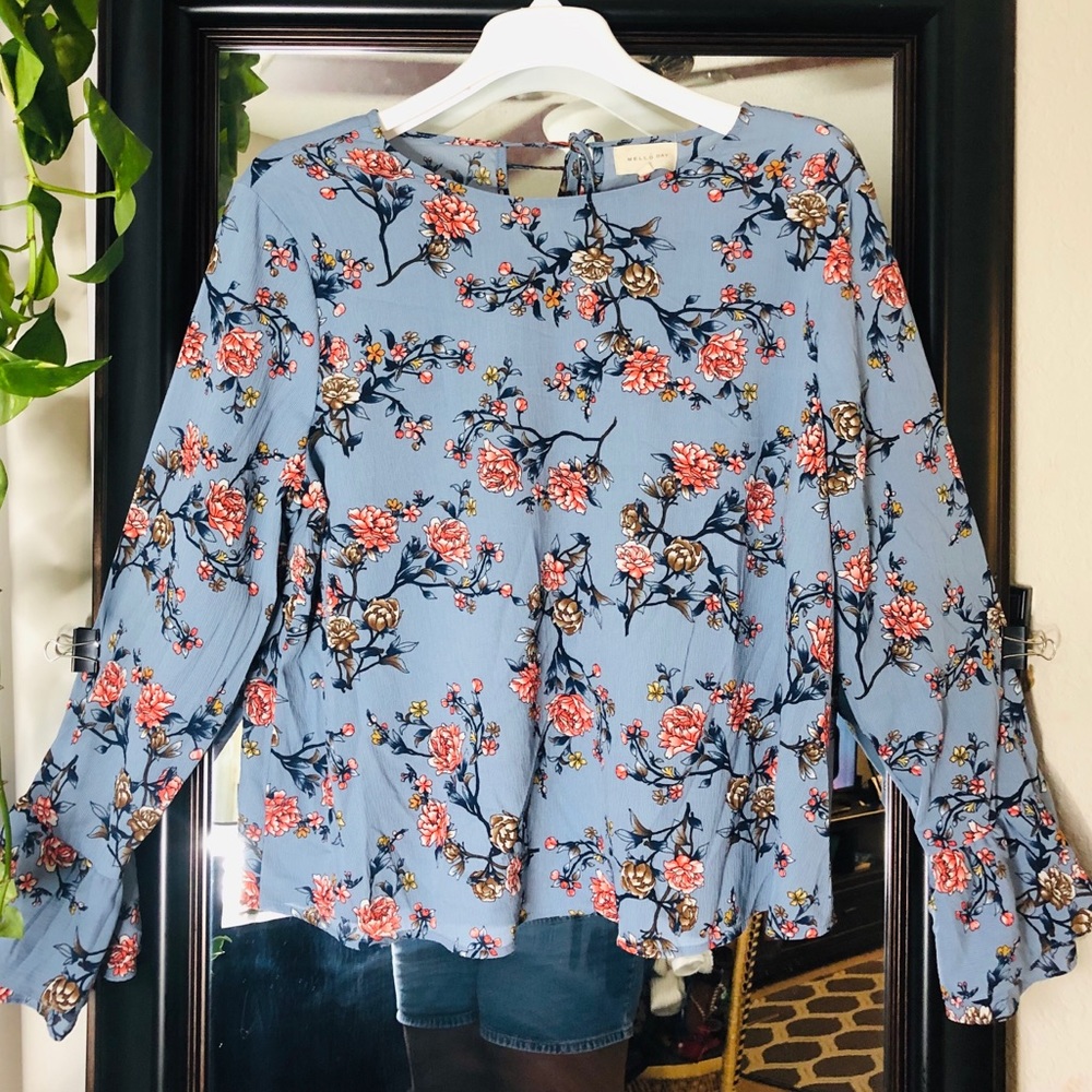 Melló Day Blue Floral Ruffle Bell Sleeve Top